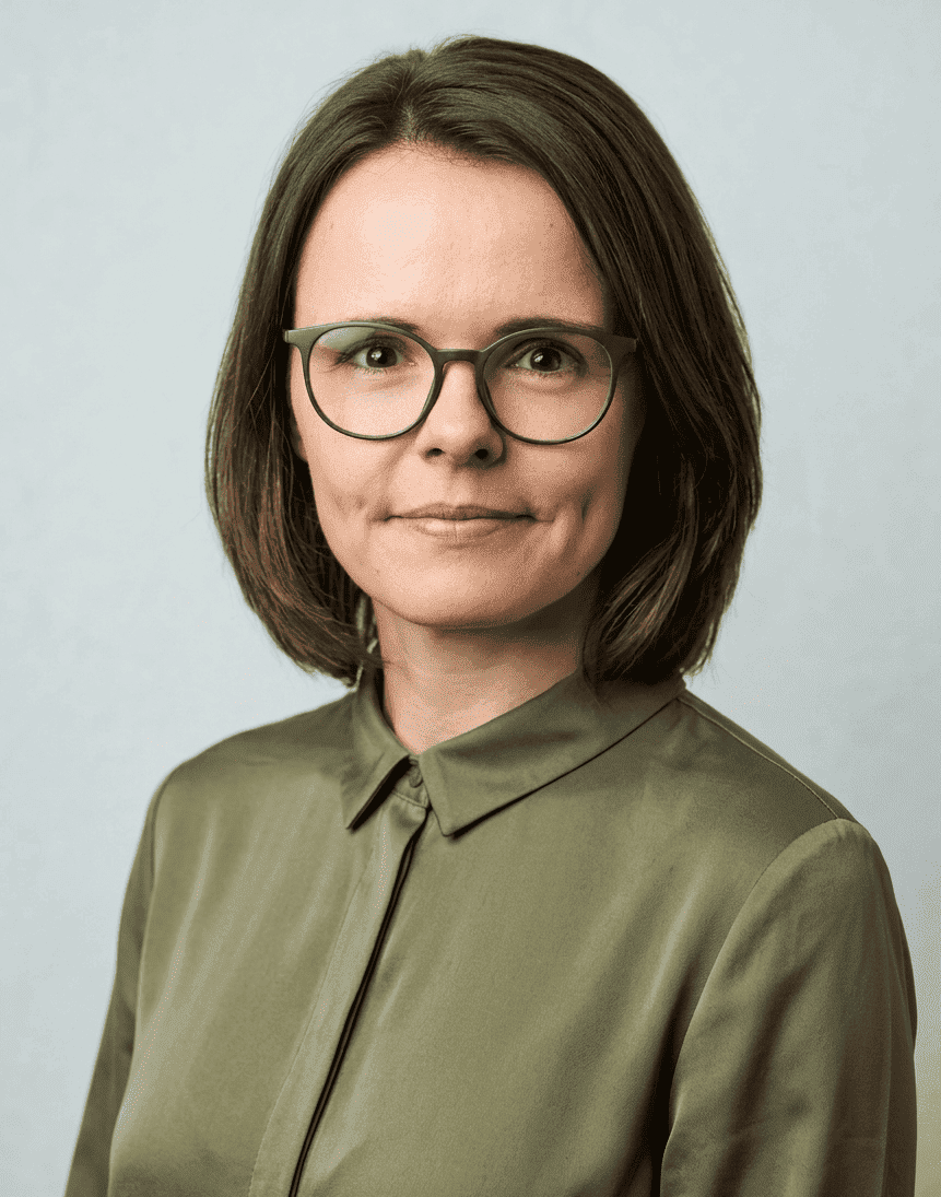 Sandra Lubecki unterstützt Solo-Selbstständige dabei, mit ihrem Blog online sichtbar zu werden – ohne ständig auf Social Media präsent sein zu müssen. Auf ihrem Blog teilt sie praxisnahe Tipps rund ums Bloggen, WordPress und SEO.